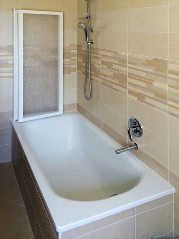 doccia piastrellata con sopravasca